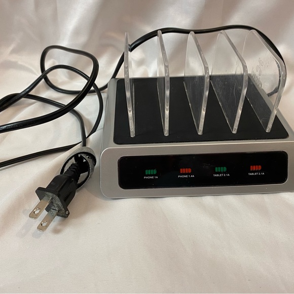 Atomi 4 port USB charging station - Picture 1 of 3